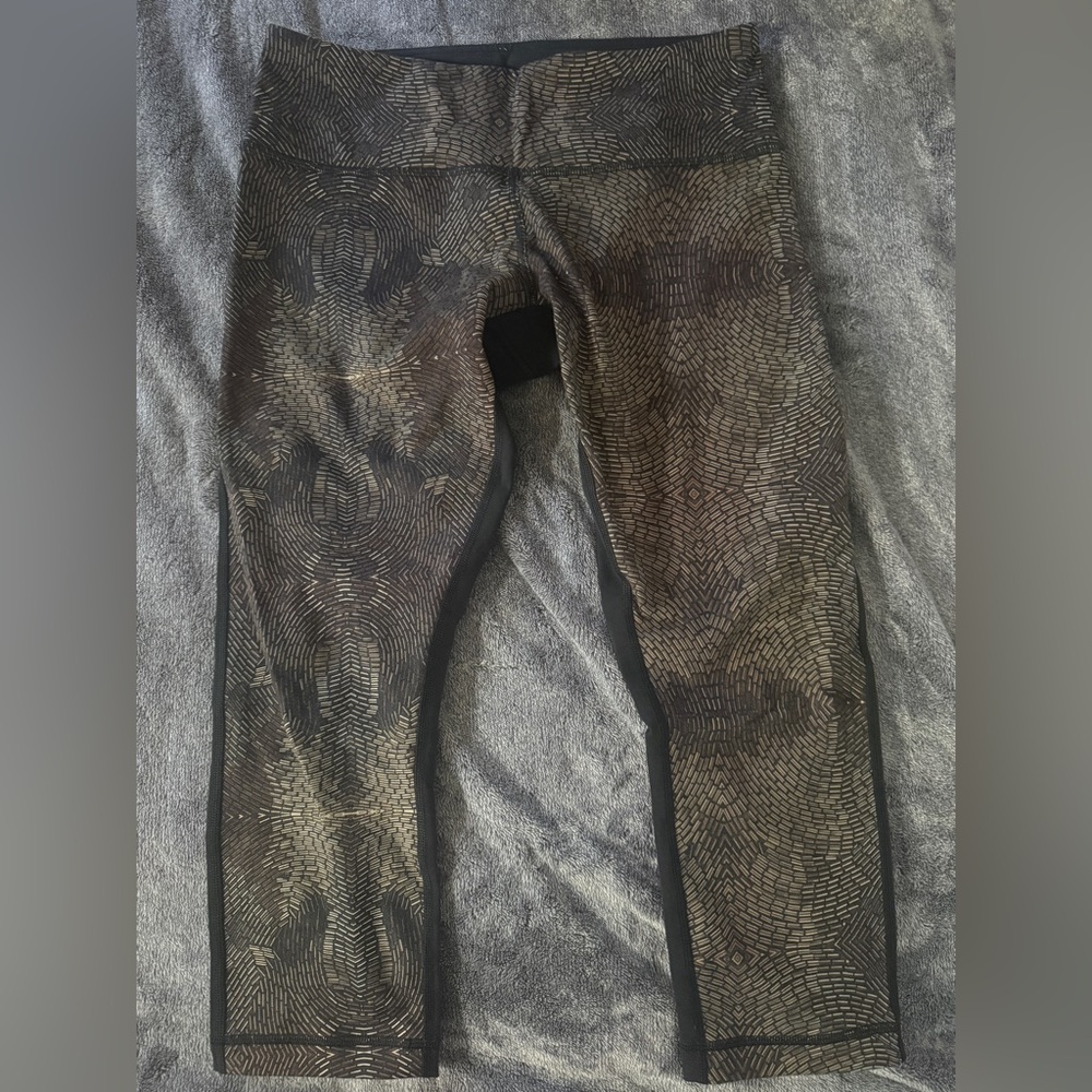 LULULEMON Wunder Under Crop II Full-On Luon Golden Goddess Cashew Sz 8 - Picture 1 of 3